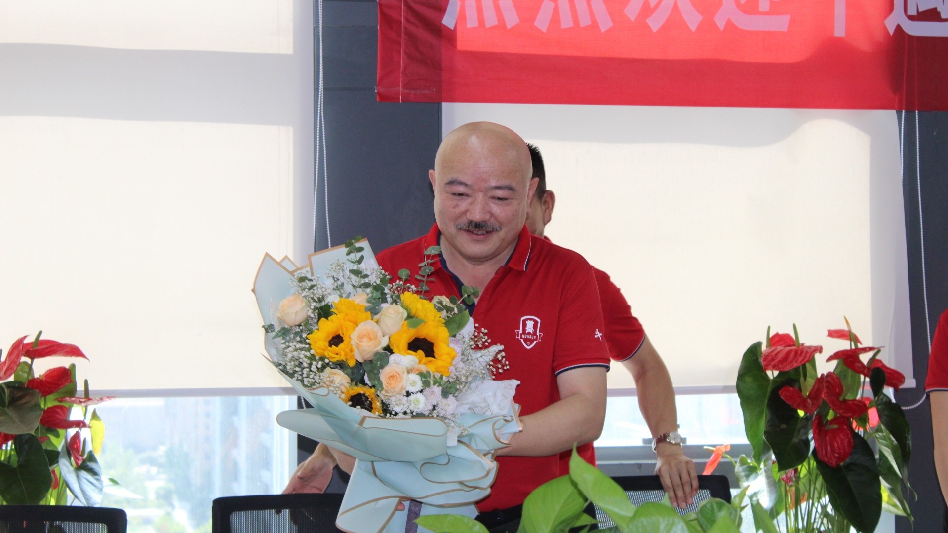 中國文案第一人”牛遇草蒞臨陜西秦西盟實業(yè)有限公司扒皮！