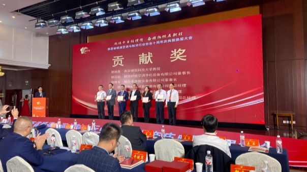 秦西盟翁財發(fā)獲陜西省暖通制冷協(xié)會貢獻獎，引領不銹鋼水管行業(yè)新發(fā)展